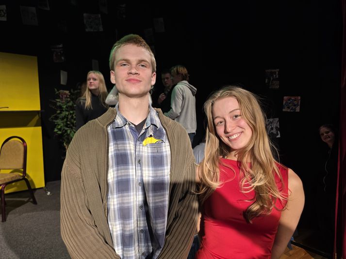 Aðalleikarnir, sem eru þau Vésteinn og Hjördís Katla.