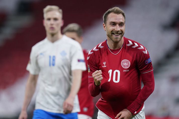 Christian Eriksen fagnaði markinu með því að stinga boltanum inn á sig.