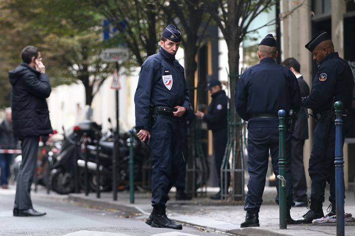 Lögreglan fyrir utan skrifstofur dagblaðsins Liberation í París í morgun.