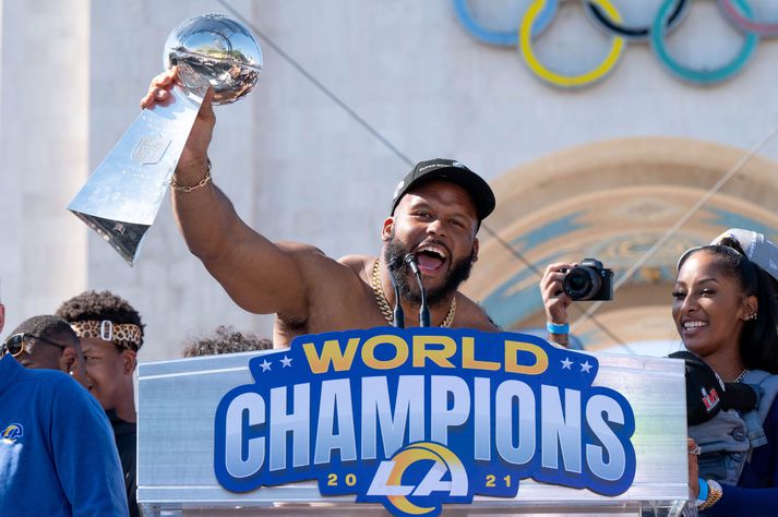 Aaron Donald verður að öllum líkindum ekki meira með á leiktíðinni.