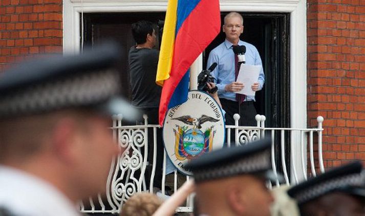 Julian Assange er fastur í sendiráði Ekvadors í Bretlandi.
