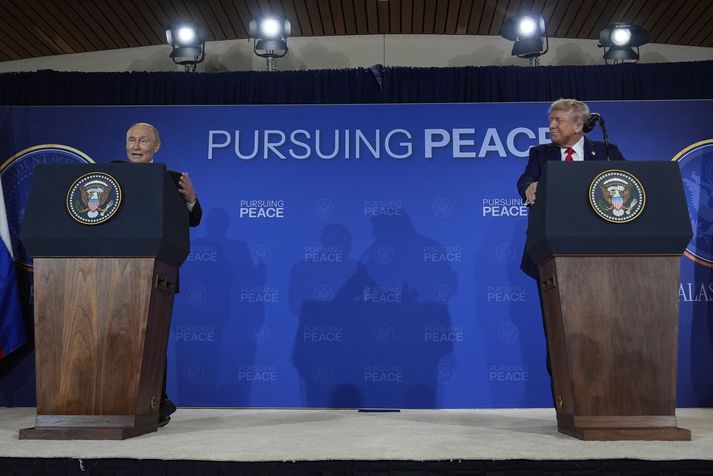 Trump og Pútín fóru með sitthvora yfirlýsinguna á sitthvoru tungumálinu.