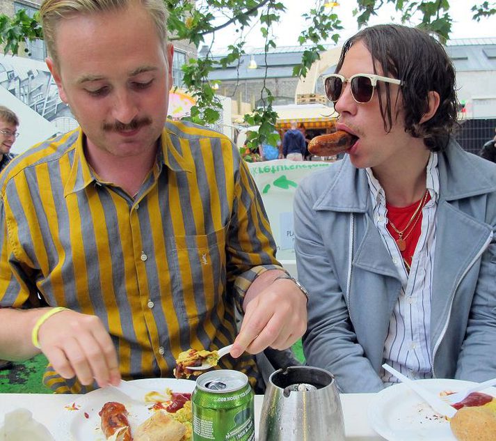 Christian d´Or og Jón Atli Helgason sameina ást sína á sólgleraugum og brjóstum á nýju bloggi sínu, www.titsintheshade.com.