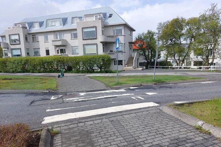 Frá vettvangi slyssins í Lönguhlíð.