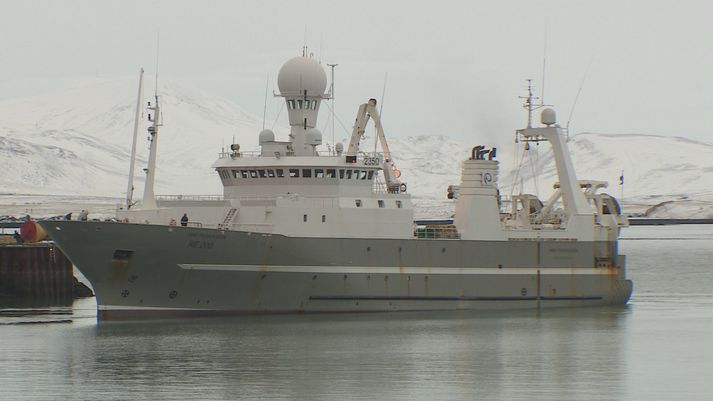 Hafrannsóknaskipið Árni Friðriksson er núna í vari inná Húnaflóa.