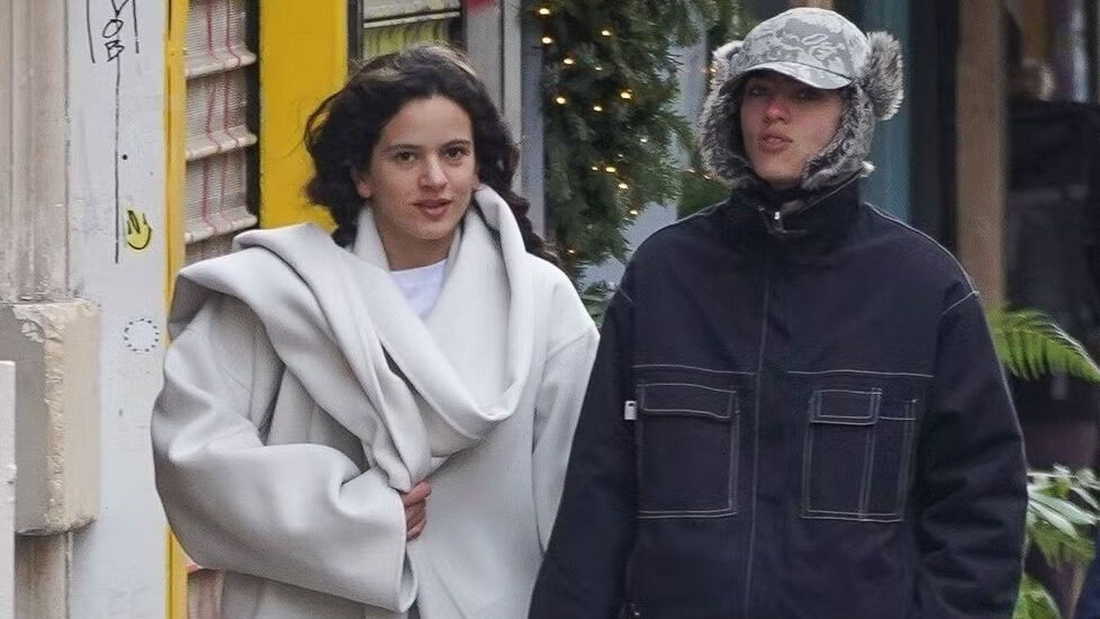 Rosalia komin með skvísu upp á arminn