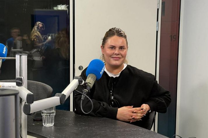 Bergþóra Þorsteinsdóttir missti föður sinn þegar hún var sjö ára. Hún tengir andlátið og viðbrögðin við kaupfíkn sem hún hefur glímt við síðan.