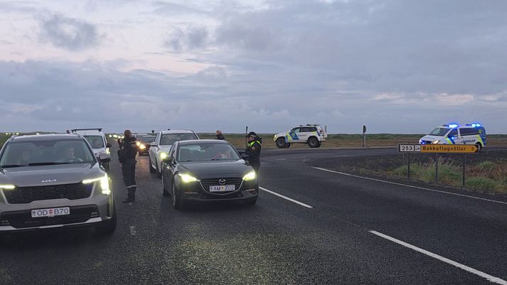 Lögreglan stendur vaktina í Landeyjahöfn.