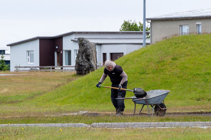 Hiti verður á bilinu sex til fjórtán stig, yfirleitt mildast sunnan- eða suðaustantil.