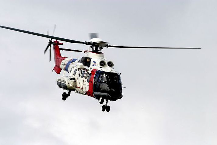 Öryggisreglur LHG kveða á um að ekki sé farið út fyrir 20 sjómílur nema öryggi flugáhafnar sé tryggt. Það er gert með annarri þyrlu á bakvakt eða að skip á flugleiðinni sé ekki meira en klukkustund að sigla að þyrlunni brotlendi hún í sjónum.fréttablaðið/pjetur