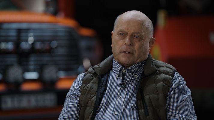 Alfreð Alfreðsson vörubílstjóri barst út í sjó með flóðinu og komst lífs af.