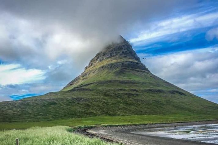 Frá og með deginum í dag verður bannað að ganga upp Kirkjufell. Bannið gildir til 15. júní á næsta ári.