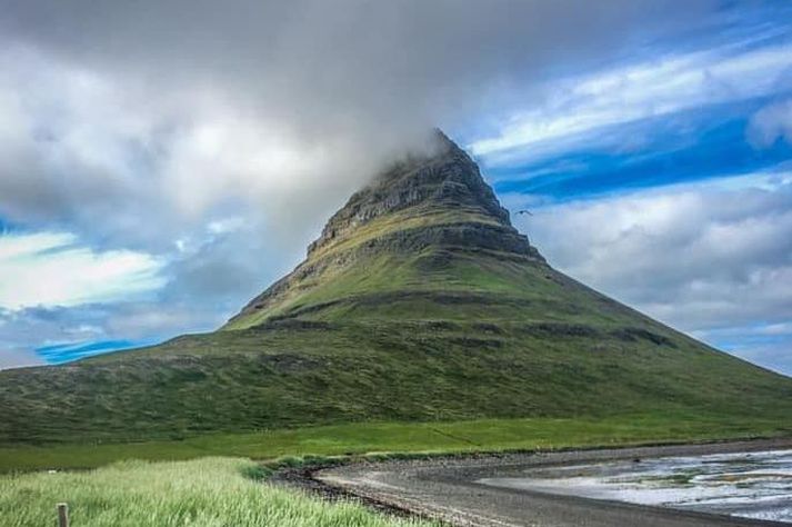 Frá og með deginum í dag verður bannað að ganga upp Kirkjufell. Bannið gildir til 15. júní á næsta ári.