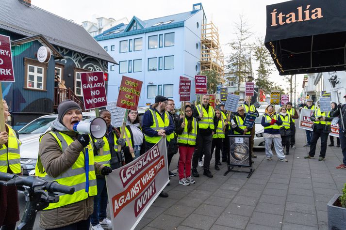 Myndin er tekin á mótmælum Eflingar við veitingastaðinn Ítalíu í september 2024. Rekstraraðilar hafa nú verið dæmdir í þriggja ára atvinnurekstrarbann. 