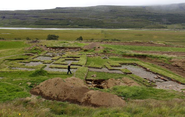 Áætlað er að á Íslandi sé að finna um 200.000 minjar (fornleifar og friðuð hús/mannvirki), en eingöngu um 50.000 hafa verið skráðar á vettvangi.