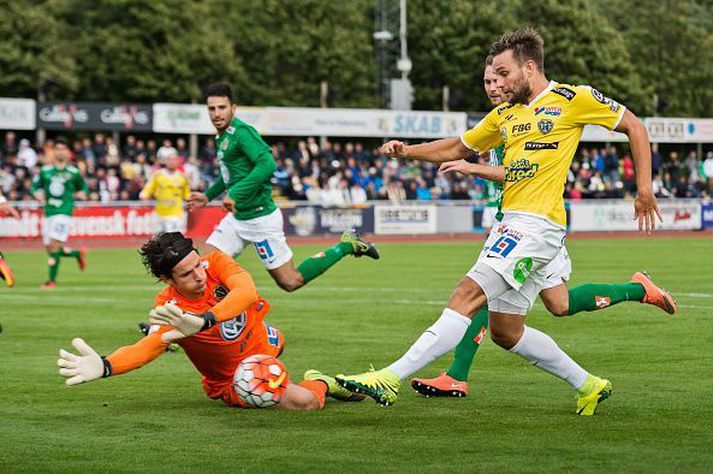 Johannes hér í gulri treyju Falkenbergs.