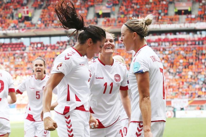 Nadia Nadim fagnar marki með danska landsliðinu á EM síðasta sumar.