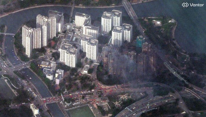 Eldurinn dreifðist í sjö af átta samliggjandi íbúðarblokkum.