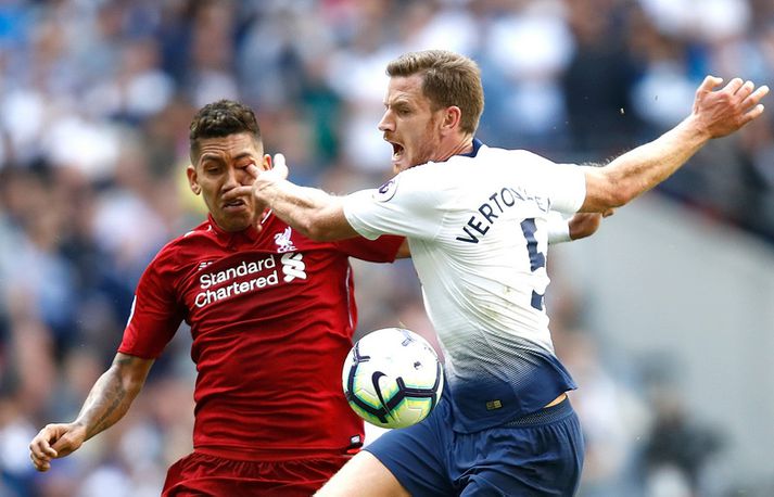 Jan Vertonghen potar í auga Roberto Firmino.