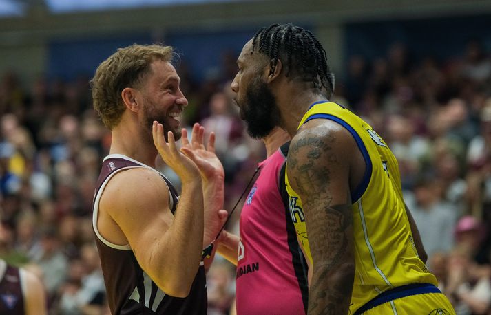 Sigtryggur Arnar og Deandre Kane áttu í baráttu í kvöld.