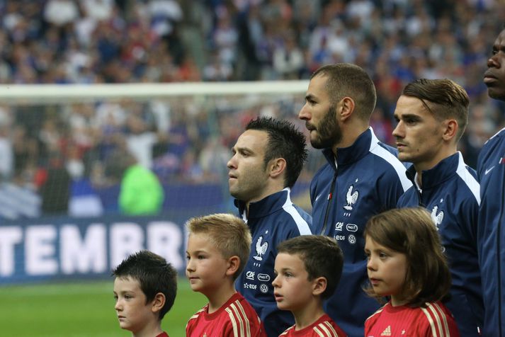 Mathieu Valbuena og Karim Benzema stilla sér upp fyrir leik með franska landsliðinu, áður en það slettist upp á vinskapinn.