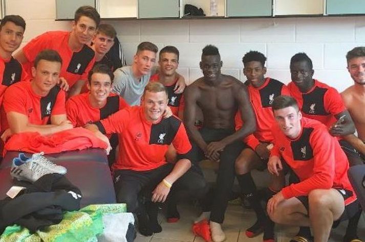 Mario Balotelli og unglingaliðið.