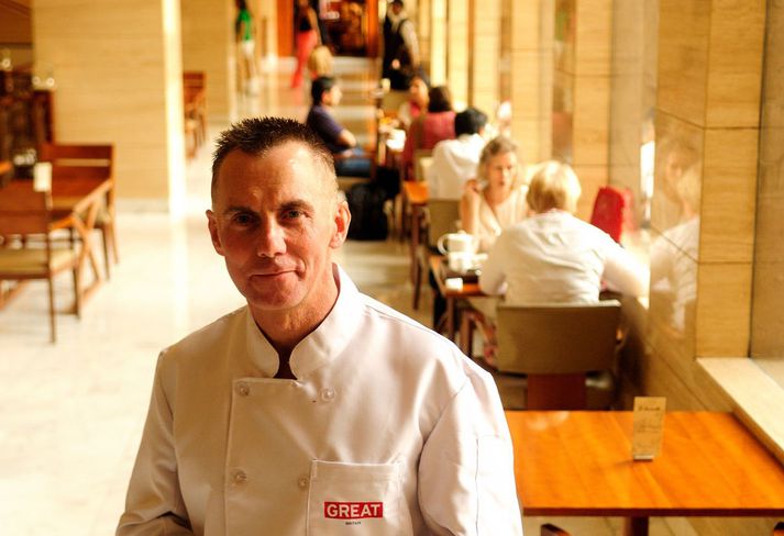 Gary Rhodes andaðist í Dubaí þar sem hann rak tvo veitingastaði, Rhodes W1 og Rhodes Twenty10.