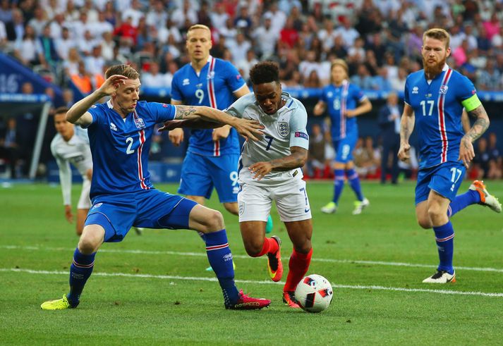 Birkir Már Sævarsson tekur hér á Raheem Sterling.