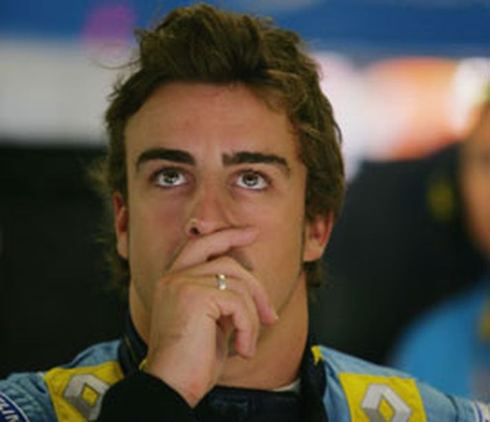 Fernando Alonso er ekki nógu ánægður með McLaren bílinn.