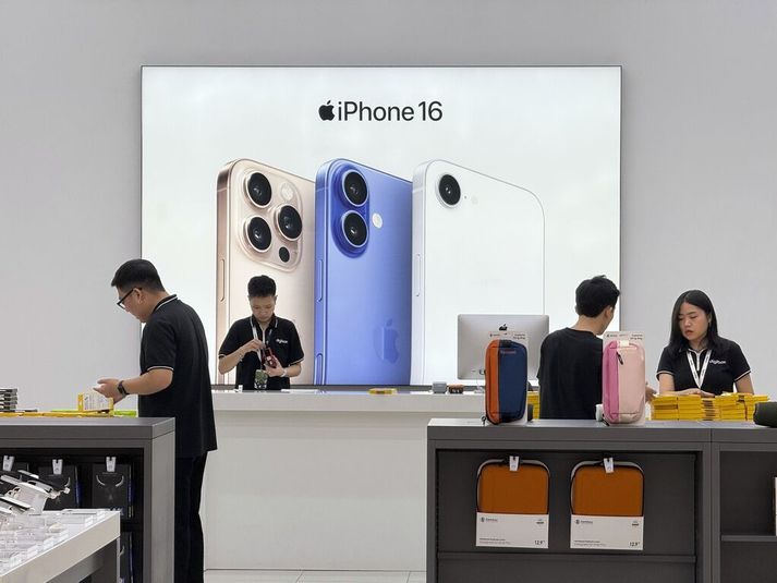 Apple ætlar að halda áfram að framleiða Iphone í Asíu þrátt fyrir innflutningstolla núverandi Bandaríkjastjórnar á Kína og fleiri ríki.