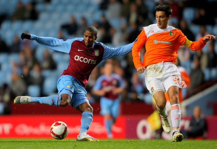 Ashley Young í leiknum með Aston Villa í kvöld.