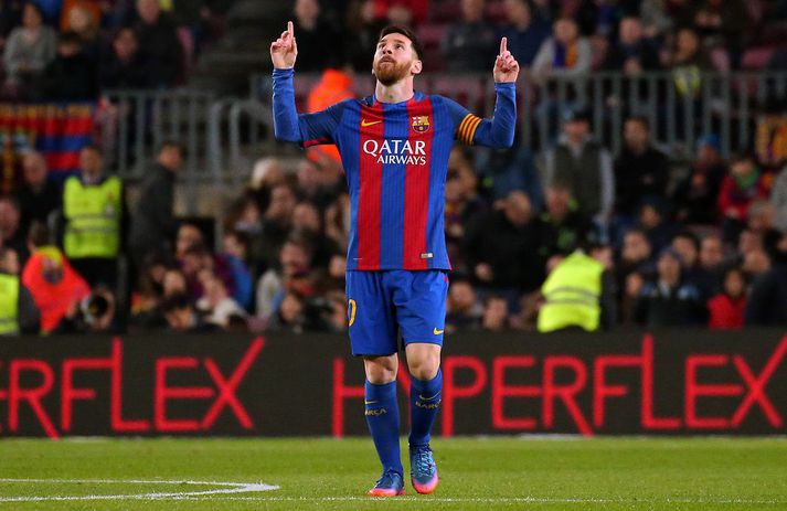 Messi horfir til himins eftir að hafa skorað fyrsta mark Barcelona.