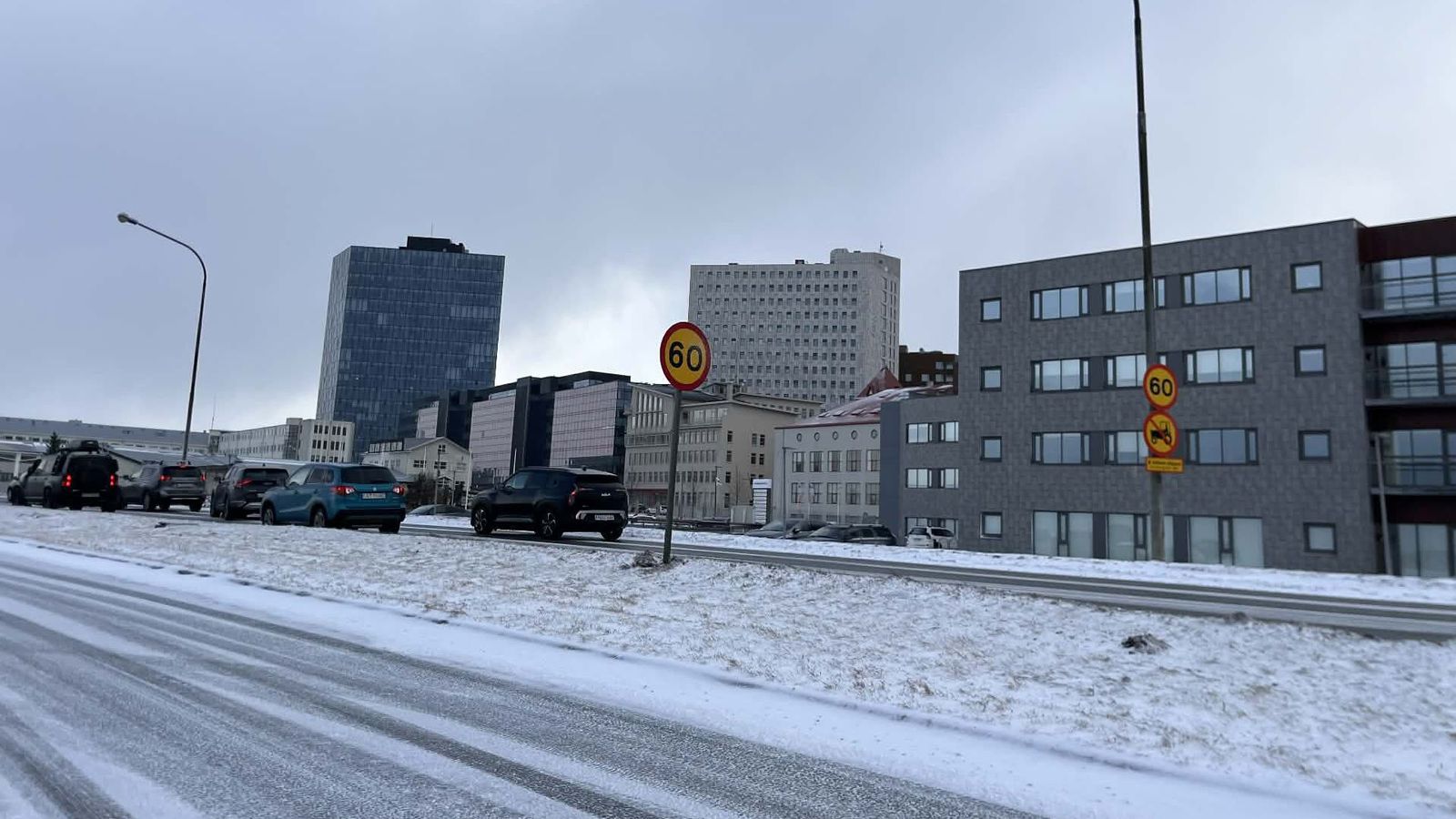 Fimm bíla á­rekstur á Sæ­braut