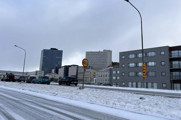 Tafir urðu á Sæbraut vegna árekstursins.