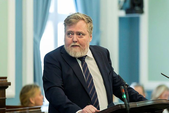 Sigmundur Davíð segir farir sínar ekki sléttar eftir að hafa lent í flugu sem honum þótti heldur lík moskítóflugum, sem nú hafa numið land hér á landi.