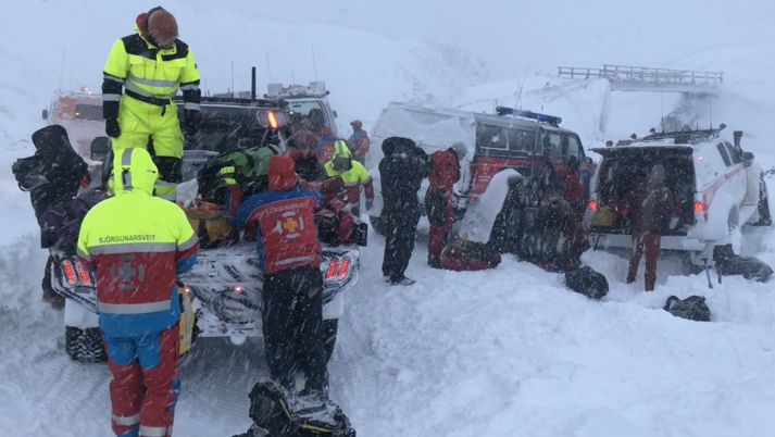 Afar erfiðar og krefjandi aðstæður hafa verið í og við Núpá en vonast er eftir skaplegra veðri í dag.