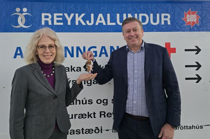 Svana Helen Björnsdóttir mun gegna starfi forstjóra þar til nýr forstjóri hefur verið ráðinn í stað Péturs Magnússonar sem hefur samið um starfslok.