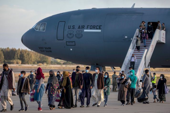 Flóttamennirnir fimm þúsund voru fluttir frá Afganistan af bandaríska hernum og munu fá hæli í Kanada.