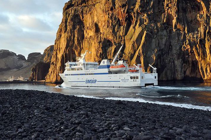Herjólfur. Bæjaryfirvöld spyrja hversu langt eigi að ganga í skerðingu samgangna við Eyjar.
fréttablaðið/óskar p. friðriksson