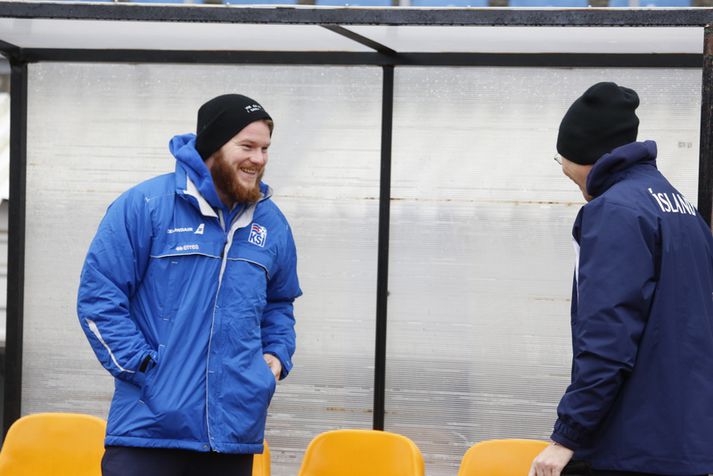 Aron Einar hvíldi á æfingunni í dag.