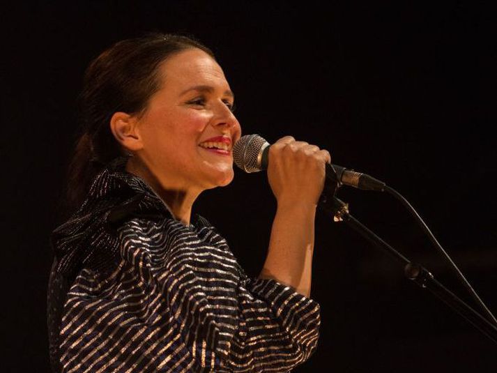 Emiliana Torrini á tónleikum í London.