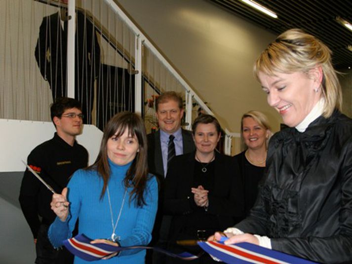 Katrín Jakobsdóttir og Hanna Birna Kristjánsdóttir opnuðu skólann formlega. Mynd/ HR.