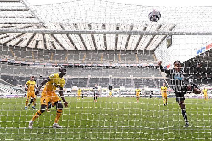 Frá leik Newcastle og Tottenham á tómum St. James' Park í gær.