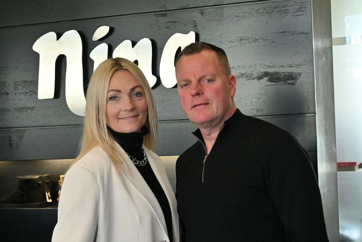 Hjónin Helga Dís Daníelsdóttir og Heimir Jónasson keyptu rekstur verslunarinnar Nínu árið 2007 og hafa síðan þá lagt allan sinn metnað í að byggja upp eina vinsælustu tískuvöruverslun landsins utan höfuðborgarsvæðisins. Verslunin Nína er á lista Creditinfo yfir Framúrskarandi fyrirtæki þriðja árið í röð.