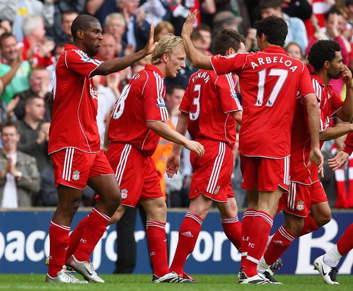 Leikmenn Liverpool fara á kostum þessa dagana og þeir settu sex bolta í netið hjá Derby í gær. Hér fagna leikmenn Liverpool glæsilegu marki Ryans Babel.