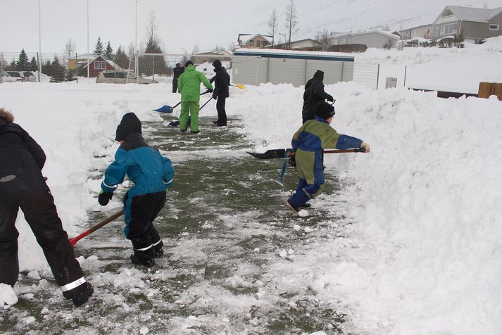 Það hjálpast allir að fyrir austan.