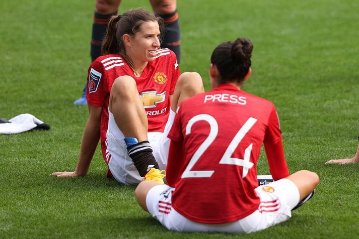 Tobin Heath og Christen Press eftir fyrsta leikinn með Manchester United sem var á móti Brighton and Hove Albion.