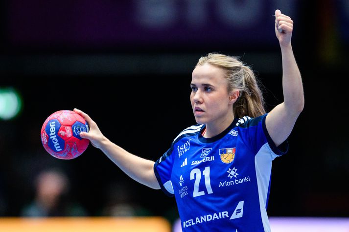 Sandra Erlingsdóttir er fyrirliði Íslands á HM. 