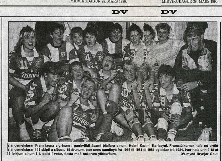 Framkonur fagnar Íslandsmeistaratitlinum á þessari mynd á síðum DV 28. mars 1990.