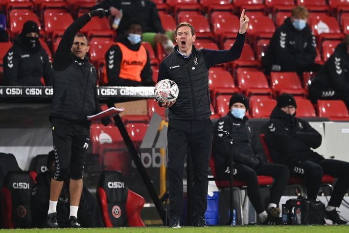 Dean Holden á hliðarlínunni sem knattspyrnustjóri Bristol City í enska bikarnum.